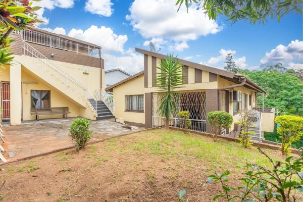 This double-story family home features an expansive open plan lounge and dining room, an airy kitchen, 3 spacious bedrooms, a family ...