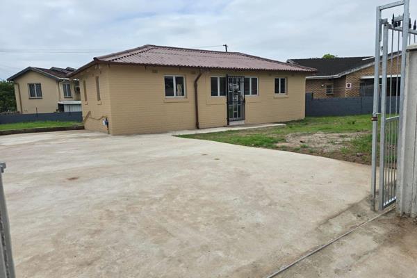 Jazmax Phoenix presents this freestanding 2 bedroom house with kitchen, lounge and general shower and toilet and ample yard space for ...