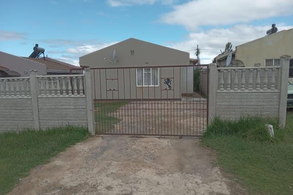 This property is located in Pyoos Street Riverview. The main house consists of two bedrooms, lounge, kitchen and a bathroom. ...