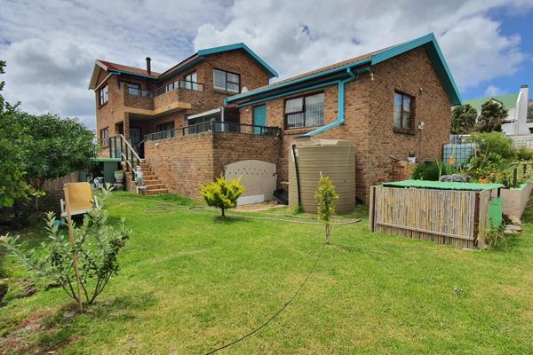 Exclusive Sole Mandate
This double-storey is perfect for dual-living.
Downstairs you ...