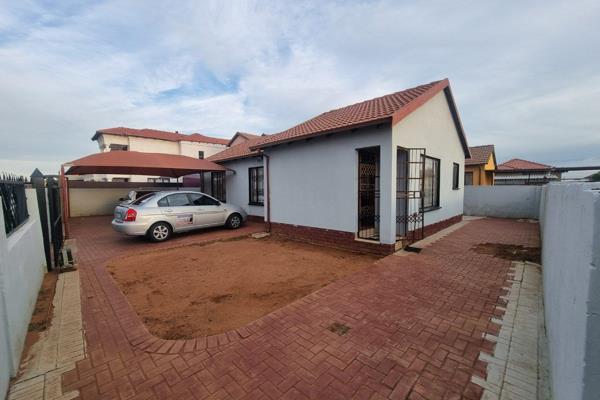 Discover a home away from home comfort with this beautifully designed 3 bedroom house with 2 bathrooms in Sosh Block VV, a stone throw ...