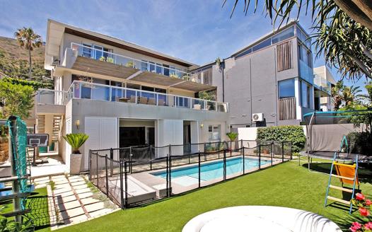 4 Bedroom House for sale in Sea Point