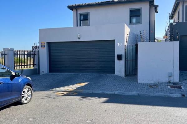 Short Term rental 

Home away from home for this festive seasons 

Festive Season Short-Term Rental - 3 Bedroom house in Parklands ...