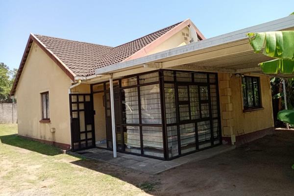 This townhouse has 4 bedrooms with 2 bathrooms. The main aluminium door leads to the dining area opposite the lounge. All 4 bedrooms ...