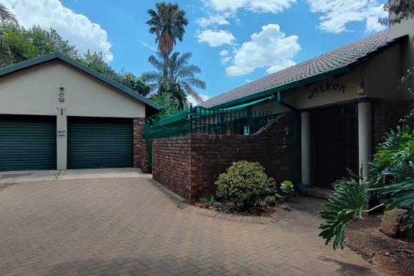 This charming 3-bedroom home in the sought-after area of Rooihuiskraal, Centurion, offers a blend of comfort, space, and modern ...