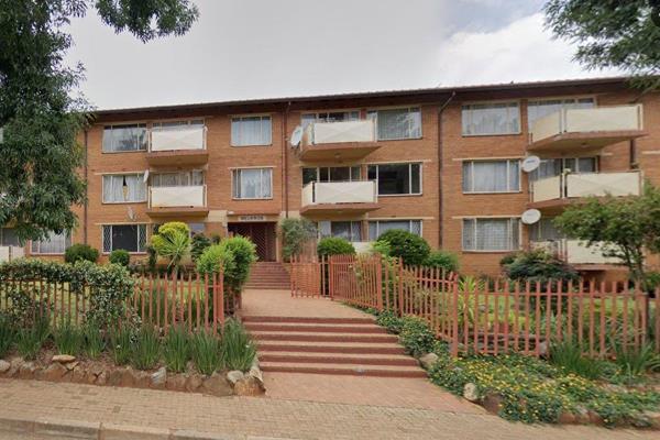 2 beds
1 bath with no Sower
1 parking, no extra parking 
Situated on main Road right opposite Haval
Requirements:
Full ...