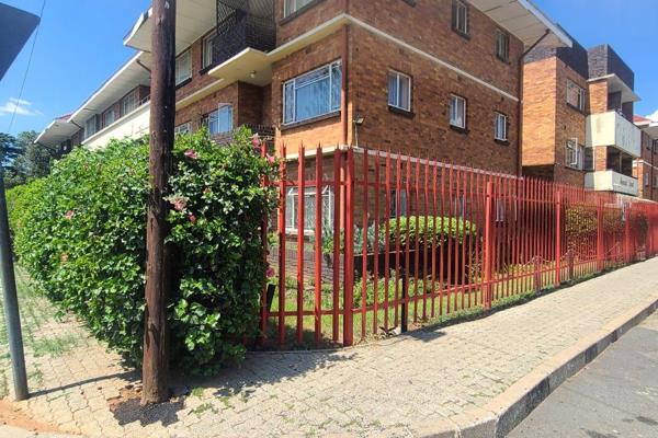 Asking R650000, offers from R600000. This beautiful unit is in a very secure complex in ...