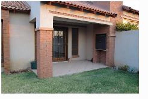 Lovely spacious garden, 2 bedrooms, 2 bathrooms, open plan kitchen with granite tops, build-in-braai, complex in a security complex. ...