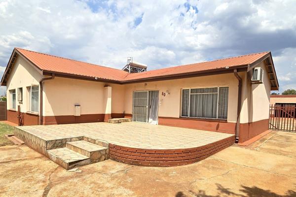 Discover this exceptional property on a 985 sqm stand in the neighborhood of Welverdiend, Carletonville. The home welcomes you with a ...