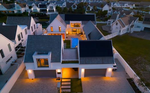 6 Bedroom House for sale in Canals