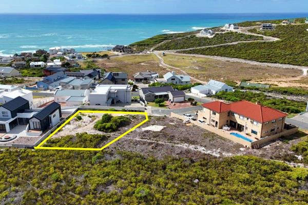 Tucked away in a quiet cul-de-sac, this stunning 744 m2 plot in Struisbaai offers an ideal setting to create your perfect coastal ...