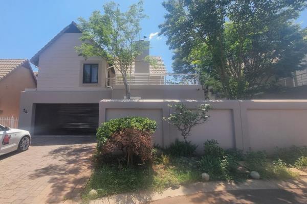 Modern 4-bedroom Home Available For Sale in Zwartkop Golf Estate!

Stunning 4-Bedroom ...