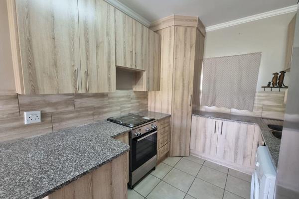 This property is a sectional title unit with 2 bedrooms, a bathroom, open plan lounge, kitchen &amp; covered patio. 
The kitchen has ...