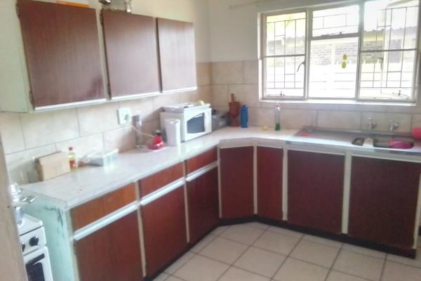 Charming 2-Bedroom Family TOWNSHOUSE IN A SECURE COMPLEX for RENT in Bela Bela, Limpopo

The unit have very spacious lounge and ...