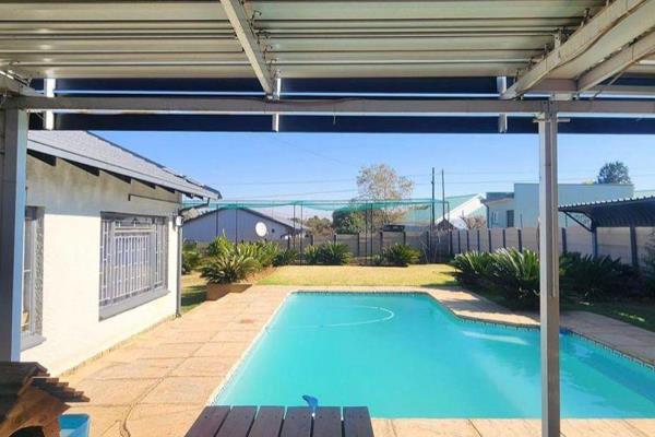 *Modern Elegance in Fochville*
Discover  stunning modern house nestled in a prime, tranquil area of Fochville. Each house features:
- ...