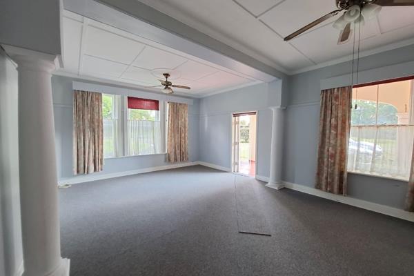 This Spacious unit has recently been renovated and is in an immaculate condition.
Well, suited for any senior citizens, small family ...