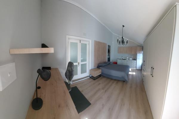 40m&#178; furnished 1 x Bedroom flat with kitchenette, bathroom and TV / Living Room on ...