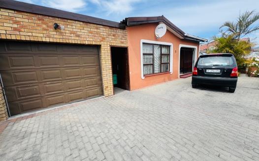 3 Bedroom House for sale in Ravensmead