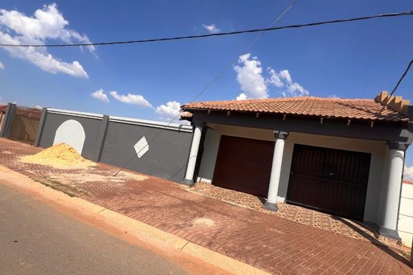 Say hello to this beautiful newly renovated home that has 2 rooms outside and a garage. Kindly note that the house consist of a 3 ...