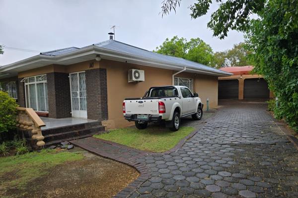 Spacious 3 Bedroom, 2 bathroom paradise for Sale in Dan Pienaar ...