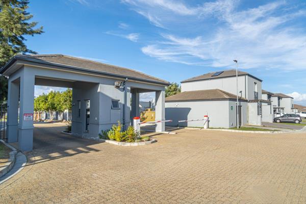 MODERN SECURE 3 BEDROOM TOWNHOUSE IN ESSENHOUT PLEIN SECURITY ESTATE

The property features an open plan kitchen and living area  ...