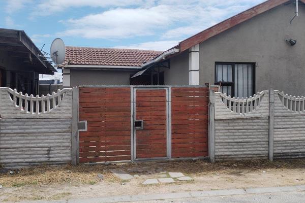 An excellent investment opportunity awaits you in Backstage, Langa! This piece of land features 6 fully tenanted bachelor flats, each ...