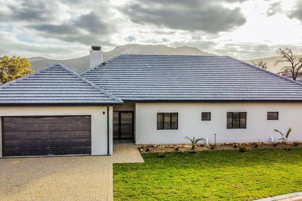 Welcome to your dream home in the well-known Kleine Parys Estate 2! This brand-new, modern residence offers the perfect blend of luxury ...