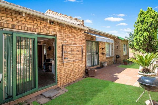 Welcome to this remarkable freestanding simplex in the ever popular Radiokop area.  Centrally located to top schools, main roads ...