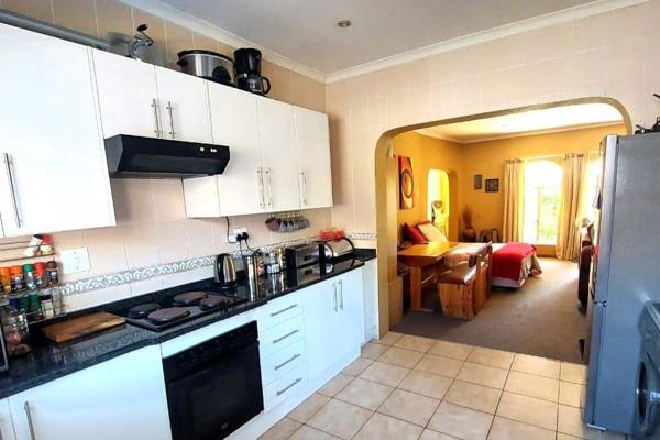 This 3 bedroom townhouse in a Small comfortable complex - is waiting for you, and is available from 1 January 2025... Phone today...