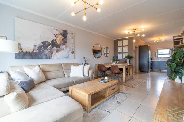 Grab the opportunity to purchase this absolutely stunning, beautifully furnished, 2 bedroom apartment for sale in the sought after Greenstone Ridge Lifestyle Estate.
This beautiful apartment offers the following features:
- Fully ...