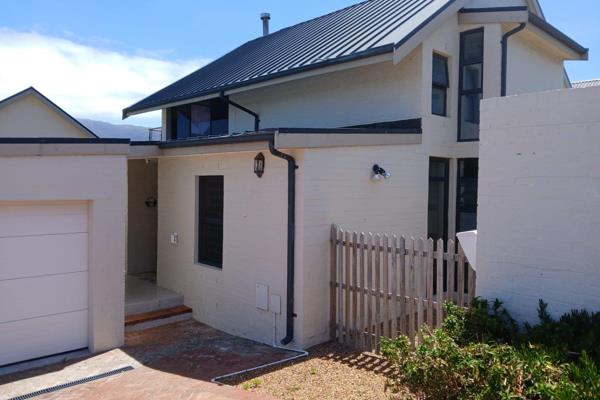 This family home situated in a small gated community in Milkwood Park, offers entrance to open plan lounge, kitchen and dining area. ...