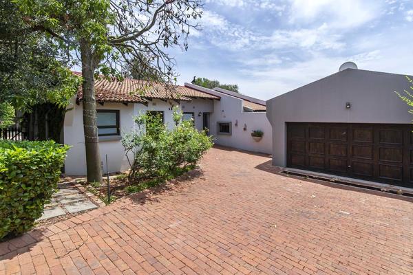 Bryanston: Attractive 3 Bed Plus Study &amp; Staff; Townhouse with a Cluster type Feel; Asking R2,648M Neg !
Serious Seller Looking at ...