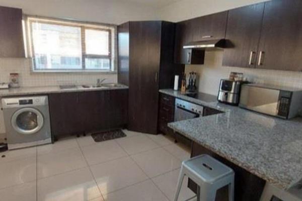 Featuring 3 dreamy bedrooms with laminate floors, 2 clean bathrooms- main en suite, open ...