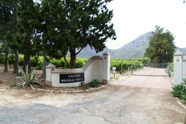 Spacious 3 bedroom house to let on farm on old du toits-kloof pass road - ...