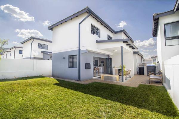 This modern duplex is situated in the popular suburb of Little Falls in a security estate with controlled access and 24 hour security ...