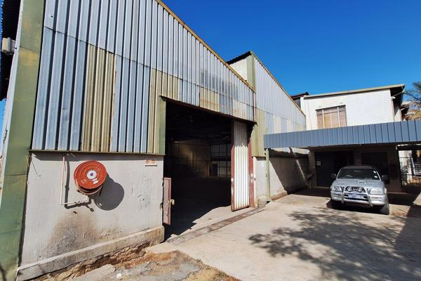 Fantastic natural lighting flows through the entire space with generous height to the eaves. Loading via one large roller shutter door. ...