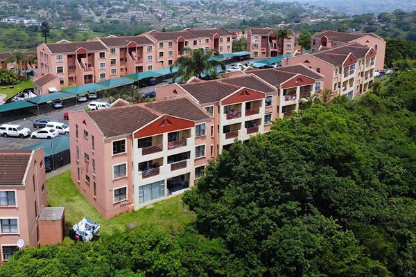 This two bedroom apartment is situated at Cavershem Glen within a gated complex. It ...