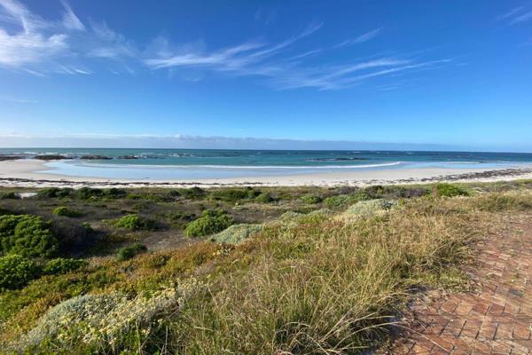 An unbelievable opportunity to own a large (255Ha) coastal farm that stretches from the beach with a long exclusive stretch of beach to ...