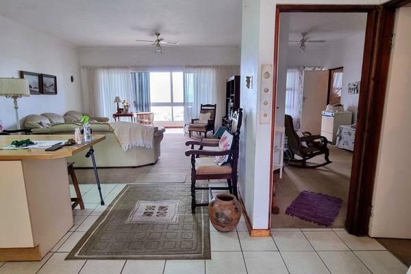 This spacious 2-bedroom furnished apartment, located in a secure complex above Checkers in Da Gama Street, Jeffreys Bay, offers a ...