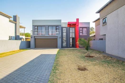 5 Bedroom House for sale in Theresapark