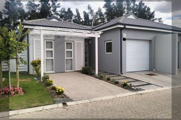 SOLE MANDATE
This stunning 2-bedroom, 2-bathroom house is located in the secure, 24-hour manned Bergvliet Manor Estate, a highly ...