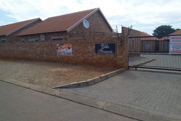 Spacious 2 bedroom in a secured complex
Open plan kitchen and lounge
1 bathroom
1 garage
Prepaid electricity
Close to ...