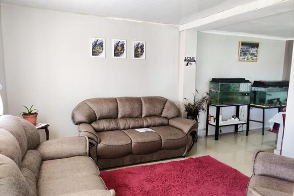 A spacious home for sale in Lavender Hill.

It comprises of 3 bedrooms, lounge open plan dining room, kitchen and ...