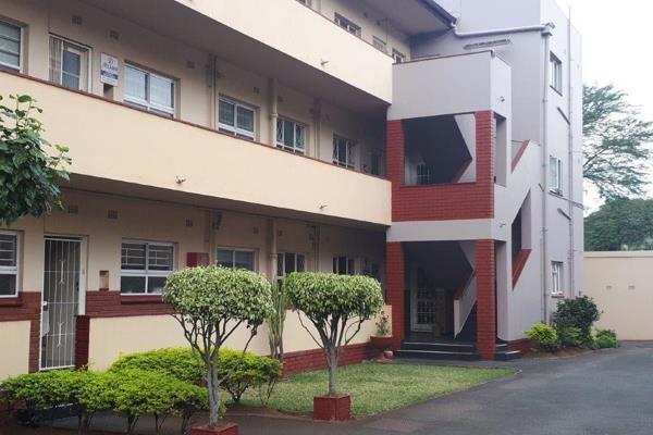 Situated close to UKZN Berea Campus and within walking distance to St. Augustine&#39;s Hospital, this neat and secure apartment offers ...