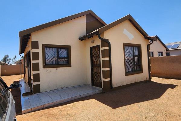 Features:
2 bedrooms
kitchenette
reception area
solar geyser
pre-paid electricity
fully walled with a gate
Quick exit to N12. 
Viewings ...