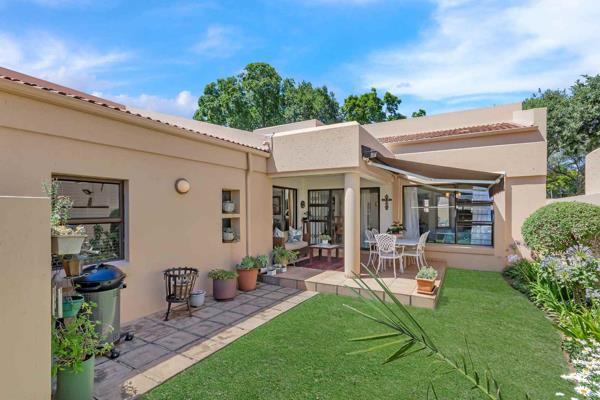 A beautiful simplex home that is light and bright and just set in a perfect quiet location within lovely Lonehill.

This sun-filled ...