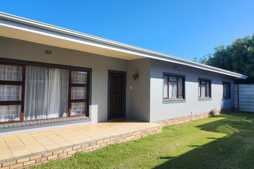 3 Bedroom House for sale in Strand North