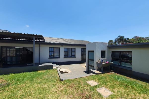 5 Bedroom House in Silverton X5 for Sale R1 790 000.00

This lovely family home in Silverton x5 offers you 3 Bedrooms, 2 Bathroom ...