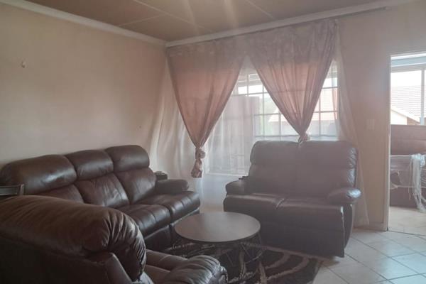 Modern 2 Bedroom Townhouse for Sale in Pretoria West


Lovely and spacious 2 bedroom ...