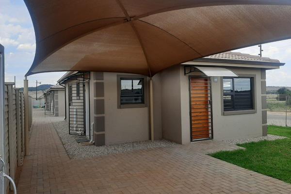 Welcome to this compact 2-bedroom, 1bathroom house nestled in the sought after Lethabong ...